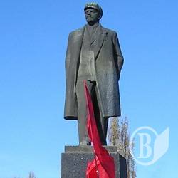 Серпом по НАТО вирішили дати у Чернігові. ФОТОрепортаж Серпом по НАТО вирішили дати у Чернігові. ФОТОрепортаж