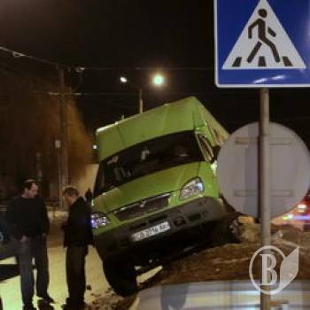 ДТП: Злітна смуга для маршрутки? ФОТОрепортаж ДТП: Злітна смуга для маршрутки? ФОТОрепортаж