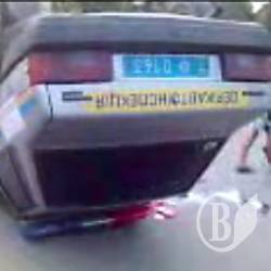 Авто ДАІ перекинули за вимагання хабаря. Затримано 30 чоловік. ВІДЕО Авто ДАІ перекинули за вимагання хабаря. Затримано 30 чоловік. ВІДЕО