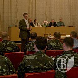 НАТО робить з українських військових рекламних агентів НАТО робить з українських військових рекламних агентів