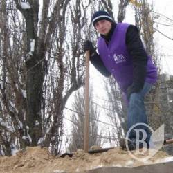 Активісти ГО «За Чернігів» зробили тротуари придатними для пересування. ФОТО Активісти ГО «За Чернігів» зробили тротуари придатними для пересування. ФОТО