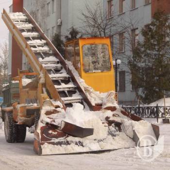 Погрузчик снега наехал на пешехода в Чернигове