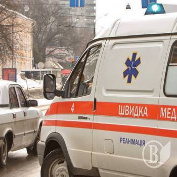Бурульки поранили двох жінок у Чернігові. ФОТО Бурульки поранили двох жінок у Чернігові. ФОТО