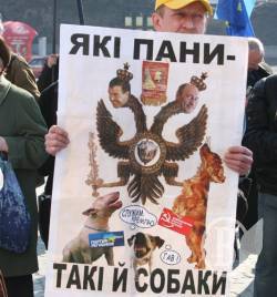 Бидло у формі і цивільному організувало антиукраїнський злочин в Українському домі. ФОТО, ВІДЕО Бидло у формі і цивільному організувало антиукраїнський злочин в Українському домі. ФОТО, ВІДЕО