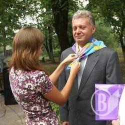 Чернігівського мера прийняли в піонери. ФОТОфакт Чернігівського мера прийняли в піонери. ФОТОфакт