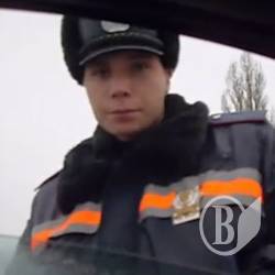 Чернігівські ДАІшники «розводять» на штраф за рух лівою смугою. ВІДЕО Чернігівські ДАІшники «розводять» на штраф за рух лівою смугою. ВІДЕО