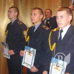Чернігівські ліцеїсти отримали погони молодших командирів. Фото Чернігівські ліцеїсти отримали погони молодших командирів. Фото