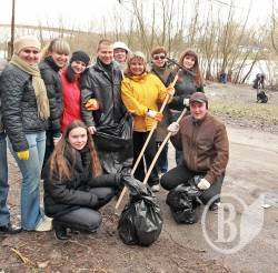 Банкіри взялися за прибирання берегів Десни. ФОТОрепортаж Банкіри взялися за прибирання берегів Десни. ФОТОрепортаж