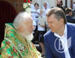 Як Янукович, Азаров і Литвин молилися в неділю Як Янукович, Азаров і Литвин молилися в неділю