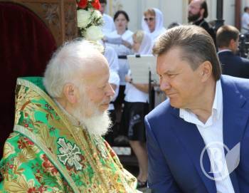 Як Янукович, Азаров і Литвин молилися в неділю Як Янукович, Азаров і Литвин молилися в неділю