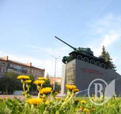 ОНОВЛЕНО: Чому монтажники встановили обладнання «Київстару» і насмітили? - питають чернігівці ОНОВЛЕНО: Чому монтажники встановили обладнання «Київстару» і насмітили? - питають чернігівці