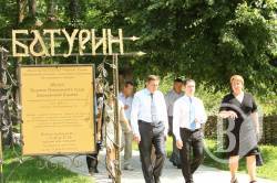 Гетьманську столицю в Батурині відвідав губернатор Володимир Хоменко Гетьманську столицю в Батурині відвідав губернатор Володимир Хоменко