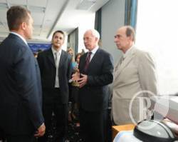Азаров відзначив продукцію чернігівського підприємства «АТІЛОС» Азаров відзначив продукцію чернігівського підприємства «АТІЛОС»