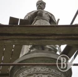 Чернігівський Богдан Хмельницький завжди кланятиметься в бік Росії Чернігівський Богдан Хмельницький завжди кланятиметься в бік Росії