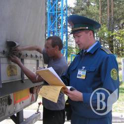 У пунктах пропуску запроваджується попередній документальний контроль товарів У пунктах пропуску запроваджується попередній документальний контроль товарів