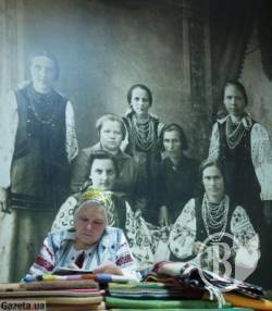 Дівчата з ДахаБраха назбирали чернігівських пісень і заспівали без шапок Дівчата з ДахаБраха назбирали чернігівських пісень і заспівали без шапок