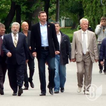 Кличко розповів в Ніжині, як працював екскурсоводом (Фото) Кличко розповів в Ніжині, як працював екскурсоводом (Фото)