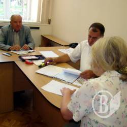 Миколу Сеньковича чернігівці тепер прохають спиляти дерева Миколу Сеньковича чернігівці тепер прохають спиляти дерева