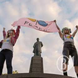 ФЕМЕН знову затримали у фан-зоні в Києві ФЕМЕН знову затримали у фан-зоні в Києві