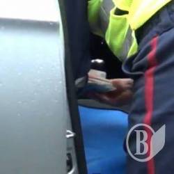 Журналіст накрив здачу каси, а міліція так і не приїхала…(відео) Журналіст накрив здачу каси, а міліція так і не приїхала…(відео)