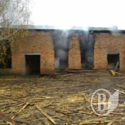 Згоріло 250 кв.м. покрівлі виробничого цеху ТОВ ЯСІН-ЕКО (фото) Згоріло 250 кв.м. покрівлі виробничого цеху ТОВ ЯСІН-ЕКО (фото)