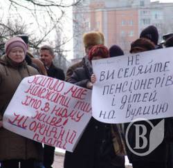 Жителі гуртожитків звернулися за допомогою до Валерія Дубіля (фото+відео) Жителі гуртожитків звернулися за допомогою до Валерія Дубіля (фото+відео)