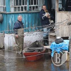 Народний депутат з рятувальниками у затоплених селах біля Дніпра (фото, відео) Народний депутат з рятувальниками у затоплених селах біля Дніпра (фото, відео)