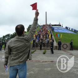 70-та річниця визволення Чернігова була схожа на 69-ту. Як дві краплі 70-та річниця визволення Чернігова була схожа на 69-ту. Як дві краплі