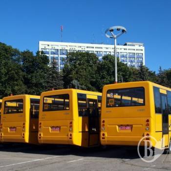 За що Чернігів дарує 22 автобуси приватному перевізнику? За що Чернігів дарує 22 автобуси приватному перевізнику?