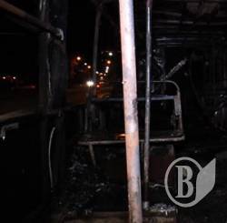 Троллейбус сгорел в Чернигове. Пассажиры повыпригивали