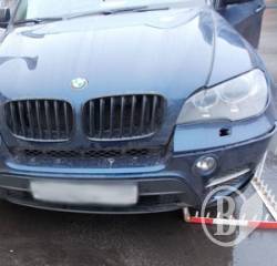 Росіянин віддав на кордоні БМВ Х5 чернігівській міліції Росіянин віддав на кордоні БМВ Х5 чернігівській міліції