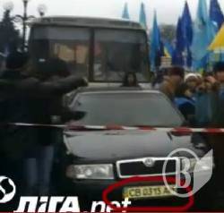 Мітинг Регіонів під Радою очолила міліцейська Шкода з перевдягненими чернігівськими номерами? Мітинг Регіонів під Радою очолила міліцейська Шкода з перевдягненими чернігівськими номерами?