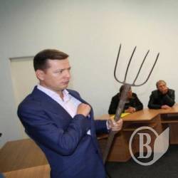 Ляшко лютує: мирова від опозиції зраджує інтереси простих українців Ляшко лютує: мирова від опозиції зраджує інтереси простих українців