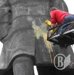 Знесення Леніна в Чернігові як мишоловка для влади Знесення Леніна в Чернігові як мишоловка для влади
