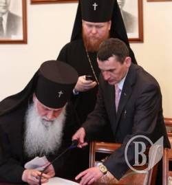 Церкви моляться за Україну Церкви моляться за Україну