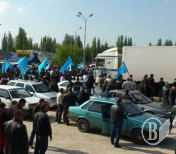 Кримські татари прорвали кордон російського спецназу і йдуть до кордону Кримські татари прорвали кордон російського спецназу і йдуть до кордону
