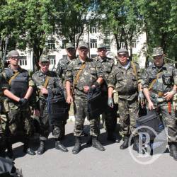 Бронежилет та окуляри – армію рятують небайдужі Бронежилет та окуляри – армію рятують небайдужі