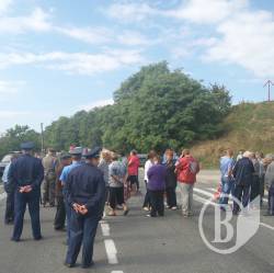 Селян та бійців АТО зіштовхнули лобами через чернігівську землю Селян та бійців АТО зіштовхнули лобами через чернігівську землю