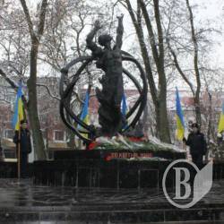 Черниговцы почтили память участников аварии на ЧАЭС Черниговцы почтили память участников аварии на ЧАЭС