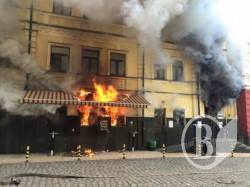 У Києві згорів величезний склад інтернет-магазину Rozetka У Києві згорів величезний склад інтернет-магазину Rozetka
