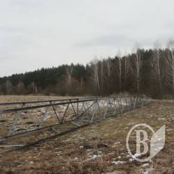 «Нічийна» електроопора заважала чоловіку понад 20 років «Нічийна» електроопора заважала чоловіку понад 20 років