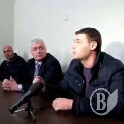 Активісти у міськраді з’ясовують термінове подорожчання проїзду - трансляція Активісти у міськраді з’ясовують термінове подорожчання проїзду - трансляція