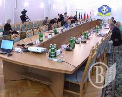Круглий стіл за участі заступників міністрів МЗС країн Вишеградскої групи у Чернігові - трансляція Круглий стіл за участі заступників міністрів МЗС країн Вишеградскої групи у Чернігові - трансляція