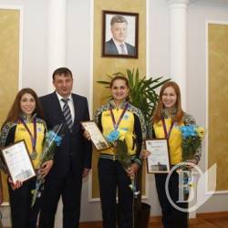 Валерій Куліч побажав юним спортсменкам й надалі гідно відстоювати честь країни Валерій Куліч побажав юним спортсменкам й надалі гідно відстоювати честь країни