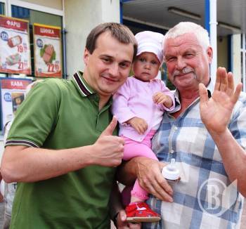 У Чернігові, за ініціативи Сергія Березенка, відбулося свято для бабусь та онуків У Чернігові, за ініціативи Сергія Березенка, відбулося свято для бабусь та онуків