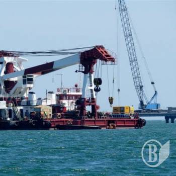Русские строительные моста в Крым утопили в проливе 150 свай Русские строительные моста в Крым утопили в проливе 150 свай