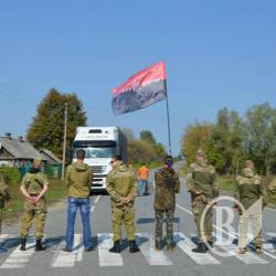 Чернігівський Правий сектор перекрив на годину кордон з Росією Чернігівський Правий сектор перекрив на годину кордон з Росією