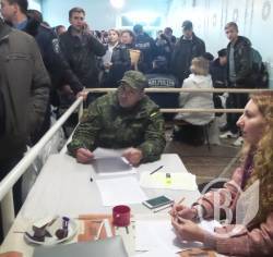 Міліціонери зняли охорону виборчих протоколів і бюлетенів на Чернігівщині Міліціонери зняли охорону виборчих протоколів і бюлетенів на Чернігівщині