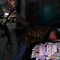 На Чернігівщині СБУ затримала на хабарі заступника командира прикордонного загону На Чернігівщині СБУ затримала на хабарі заступника командира прикордонного загону