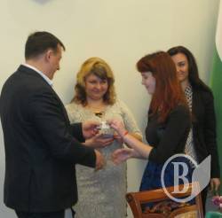 Перші 15 пластикових паспортів видали юним мешканцям Чернігівщини Перші 15 пластикових паспортів видали юним мешканцям Чернігівщини